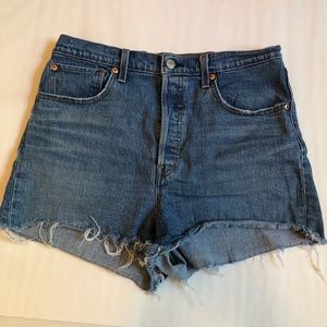 Levi’s Ribcage short